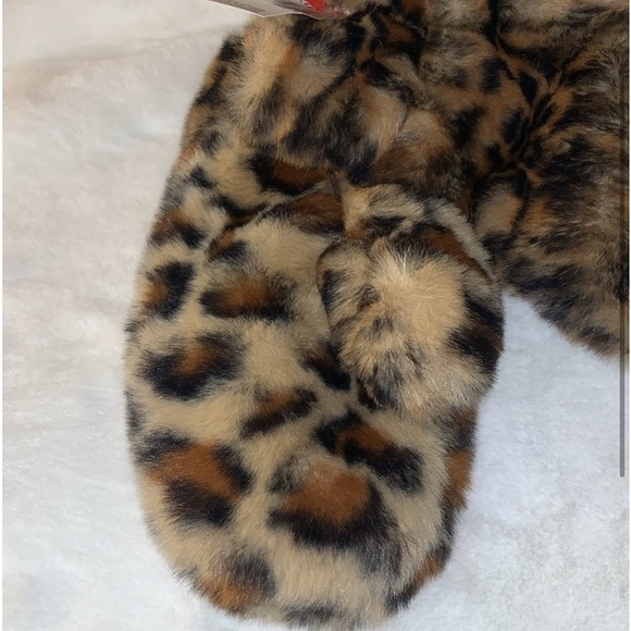 🍭 Soft, Luxurious, Fluffy Faux Fur Leopard Mittens NWT - Picture 4 of 6